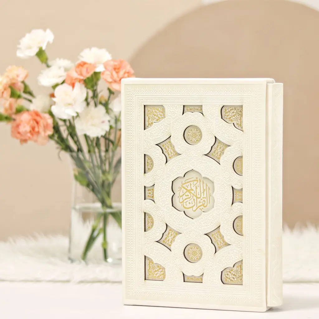 قرآن قاب کشویی وزیری با جلد چرم ترمو و خط عثمان طه (نفیس) — تصویر ۴