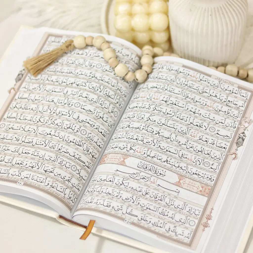 قرآن قاب کشویی وزیری با جلد چرم ترمو و خط عثمان طه (نفیس) — تصویر ۵