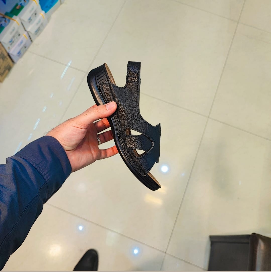 صندل طبی زنانه چرم مدل نازگل رکابدار — تصویر ۳
