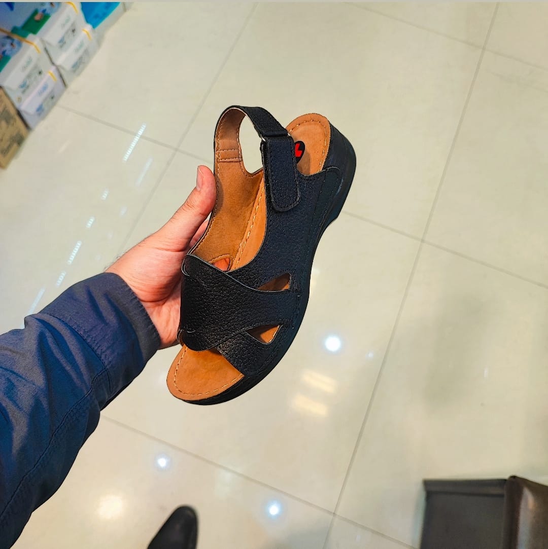 صندل طبی زنانه چرم مدل نازگل رکابدار — تصویر ۴