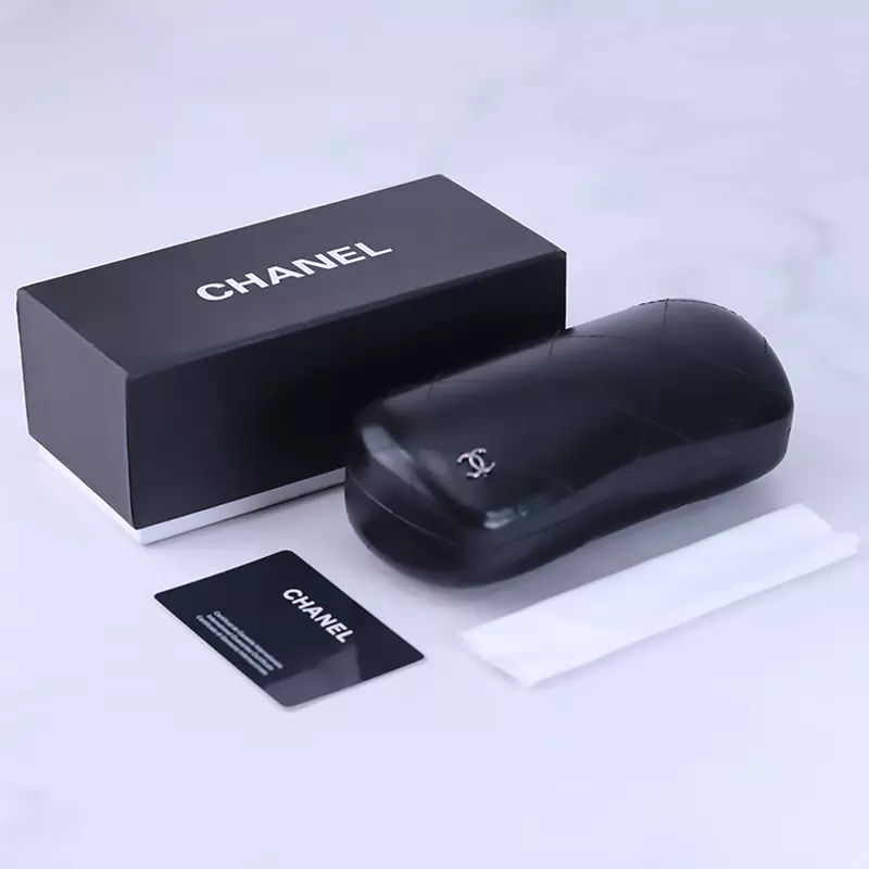 عینک آفتابی شنل فریم فلزی زنانه اورجینال کد CH0711 — تصویر ۳