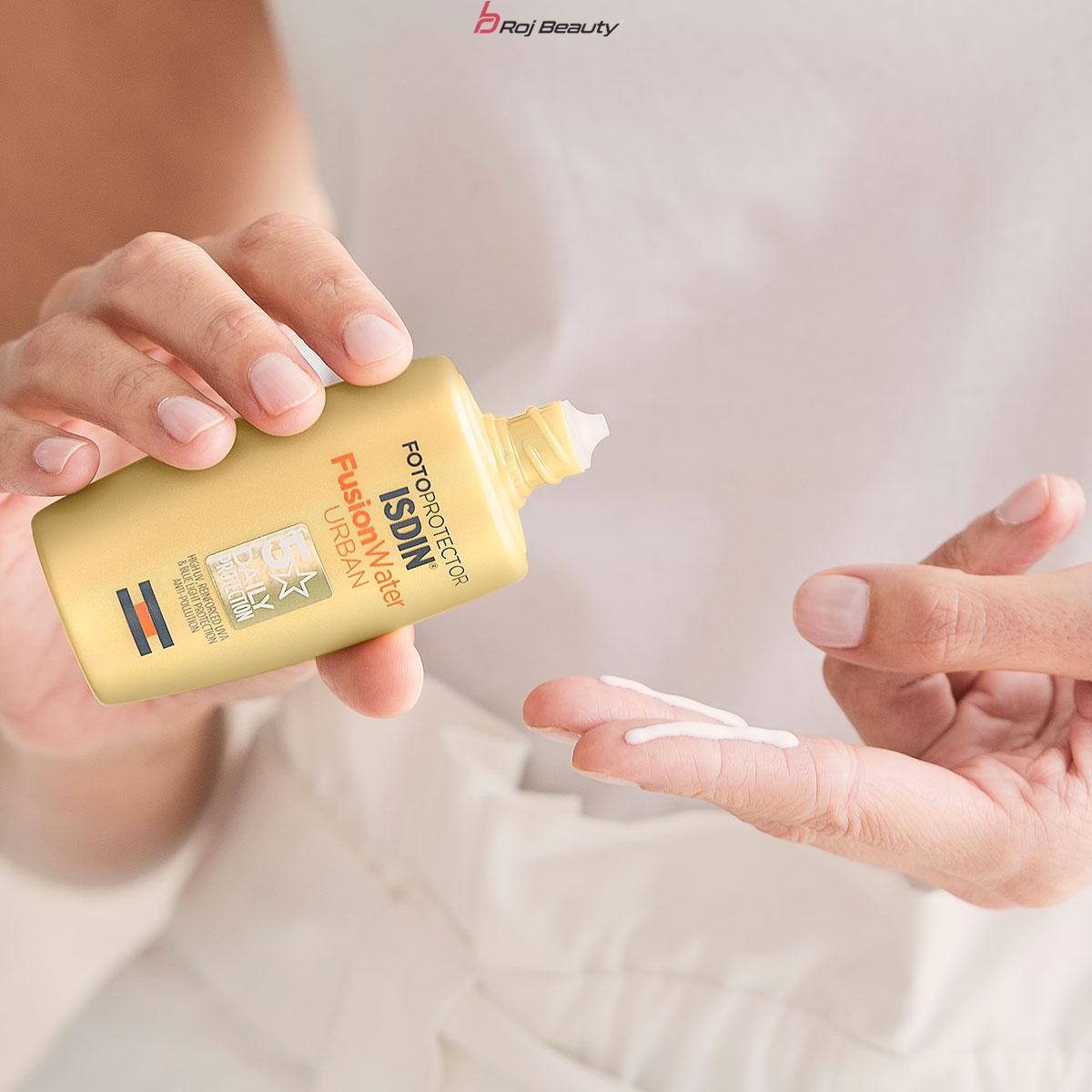 کرم ضد آفتاب بی رنگ ایزدین SPF30 مدل Fusion Water Urban مناسب انوع پوست حجم 50 میلی لیتر — تصویر ۷