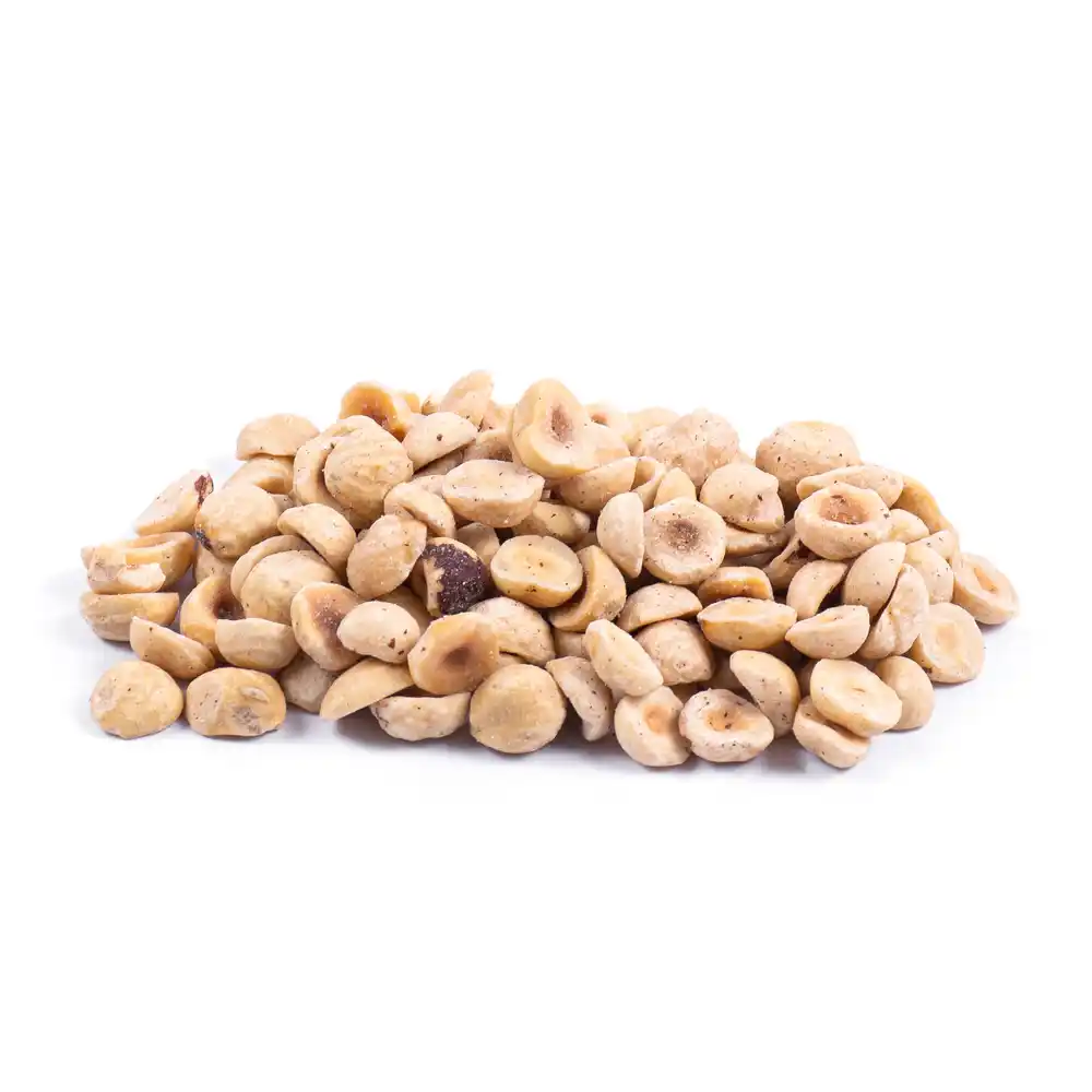 مغز فندق برشته خرد شده