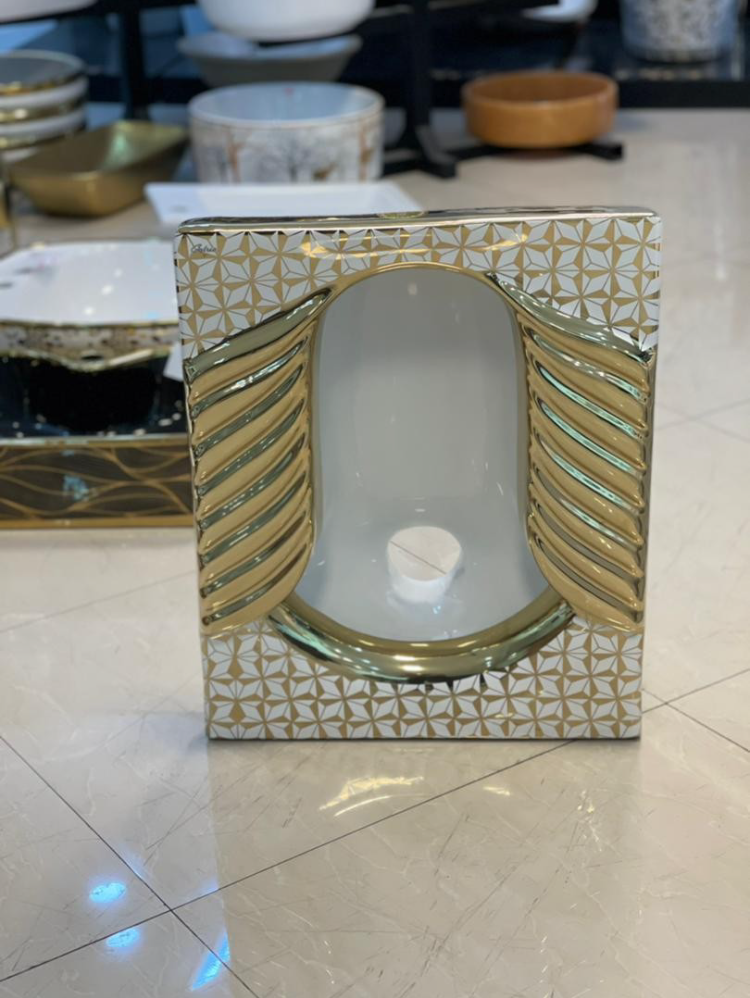 توالت زمینی لوکس سفید طلایی مدل G01 — تصویر ۲