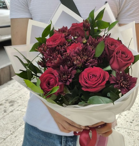 دسته گل رز داودی قرمز-کد 0041 — تصویر ۳