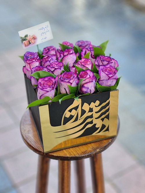 باکس 16 عدد رز بنفش طرح دوستت دارم_کد 1037 — تصویر ۲