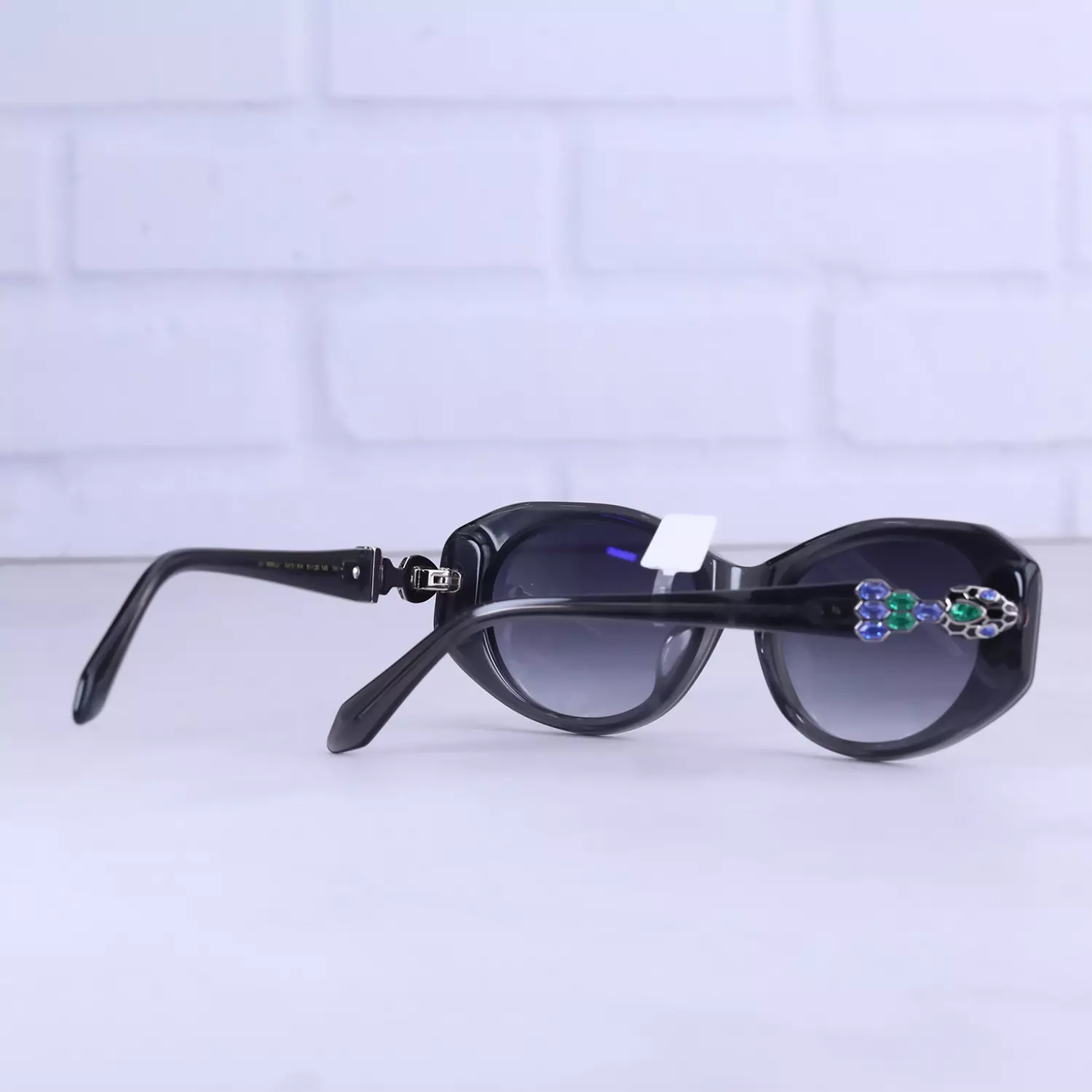 عینک آفتابی بولگاری زنانه فریم گربه ای مشکی استیت BV 1805/1 — تصویر ۵