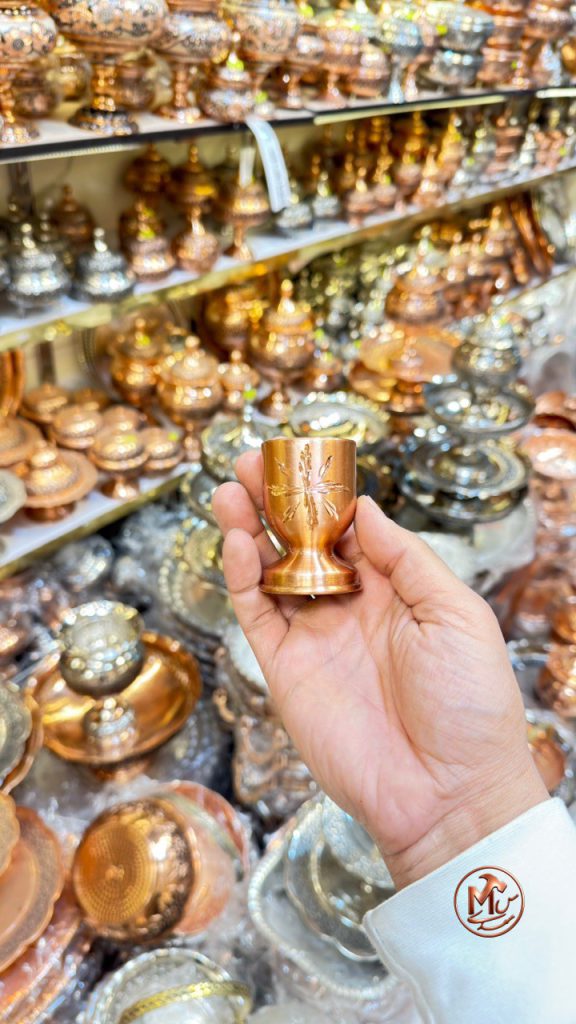 نمکدان مسی سر تخت — تصویر ۲