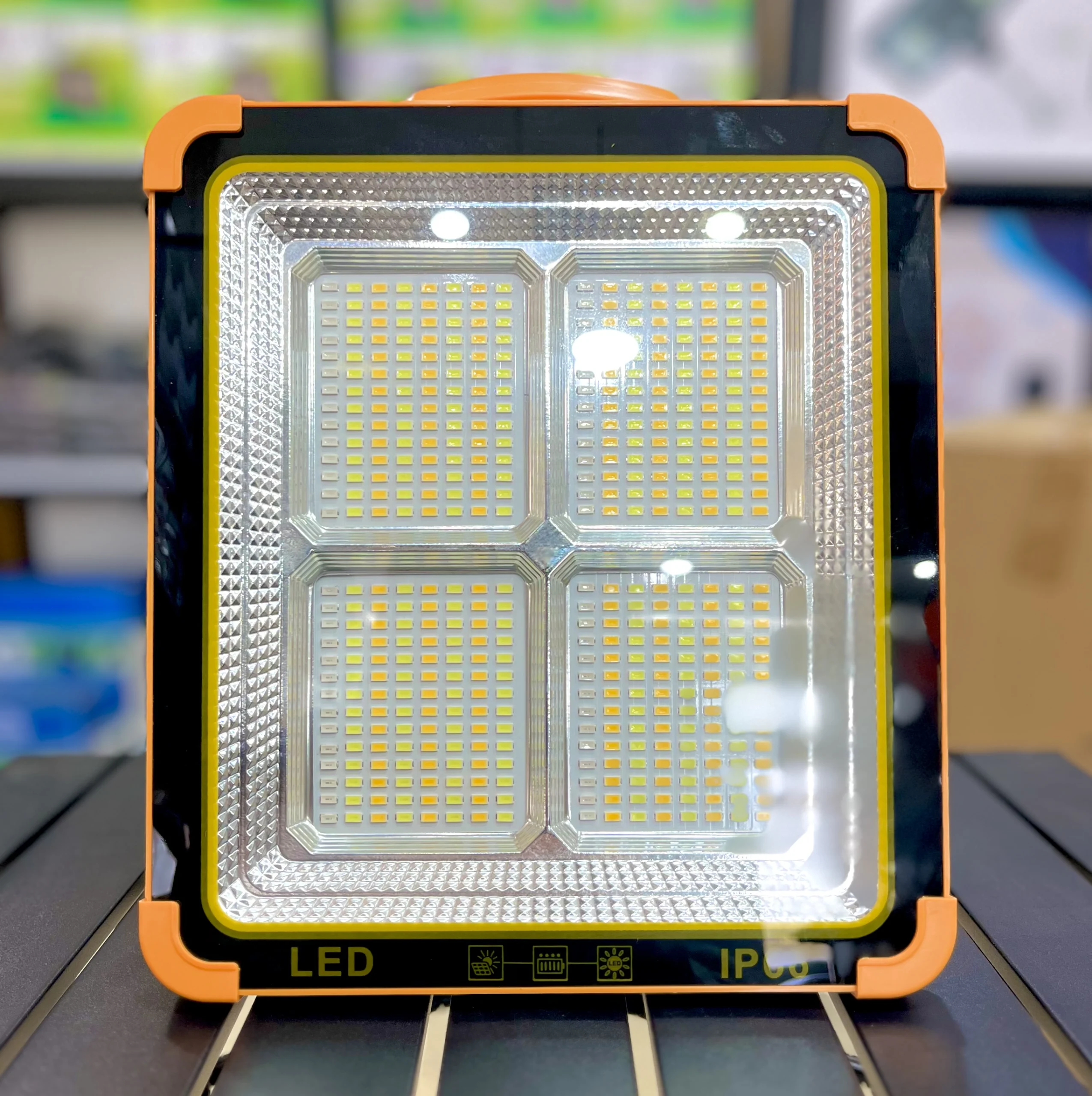 چراغ شارژی خورشیدی اورجینال 600 وات | پروژکتور قابل حمل با 288 LED، پاوربانک و استاندارد IP66 — تصویر ۴