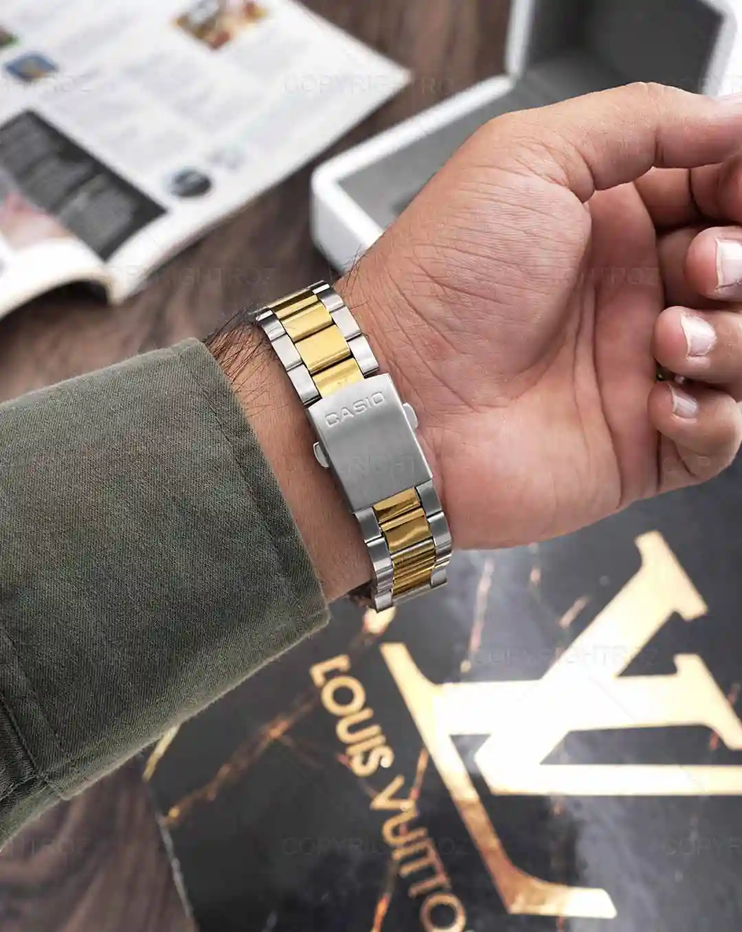 ساعت مچی مردانه کاسیو CASIO مدل 1556 | نقره ای طلایی — تصویر ۵