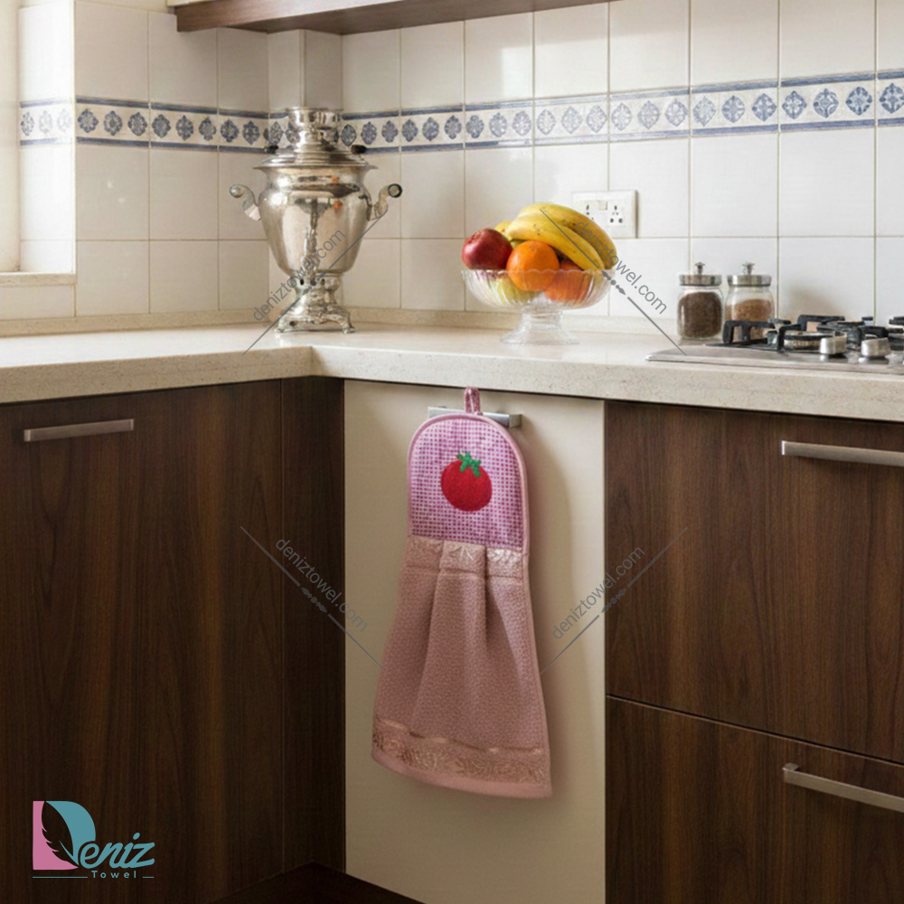 آویز حوله ای آشپزخانه طرح گوجه رنگ کالباسی — تصویر ۲