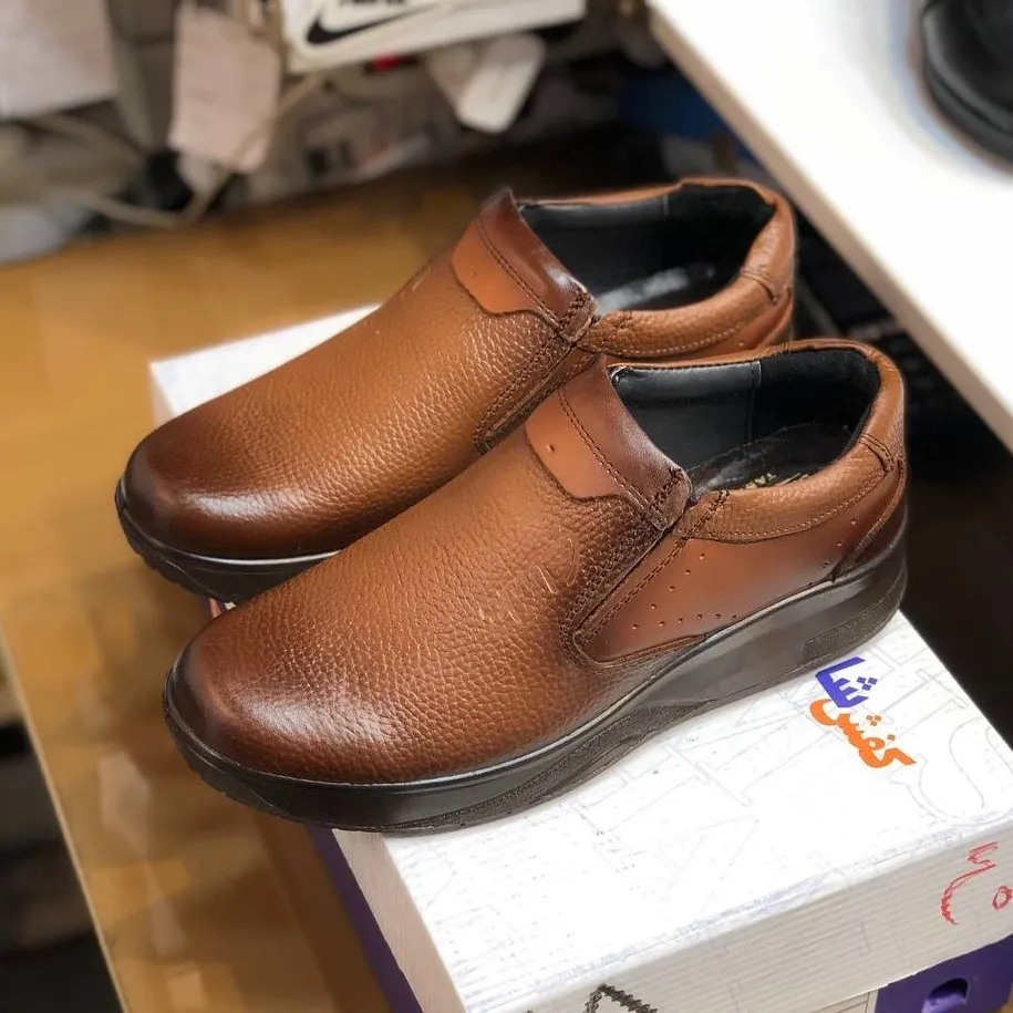 کفش چرم مردانه طبی رخشی طرح کلارک عسلی چرم طبیعی گاوی زیره پیو تزریق — تصویر ۸