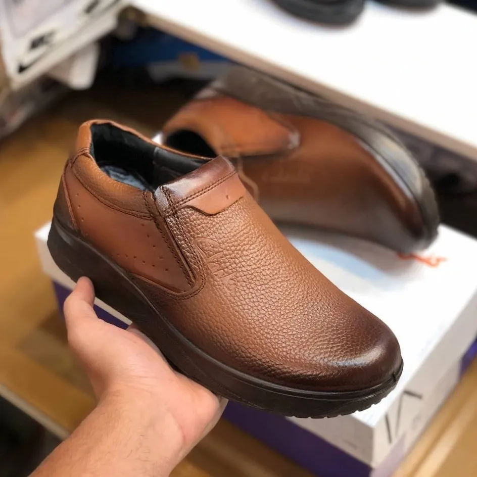 کفش چرم مردانه طبی رخشی طرح کلارک عسلی چرم طبیعی گاوی زیره پیو تزریق — تصویر ۷