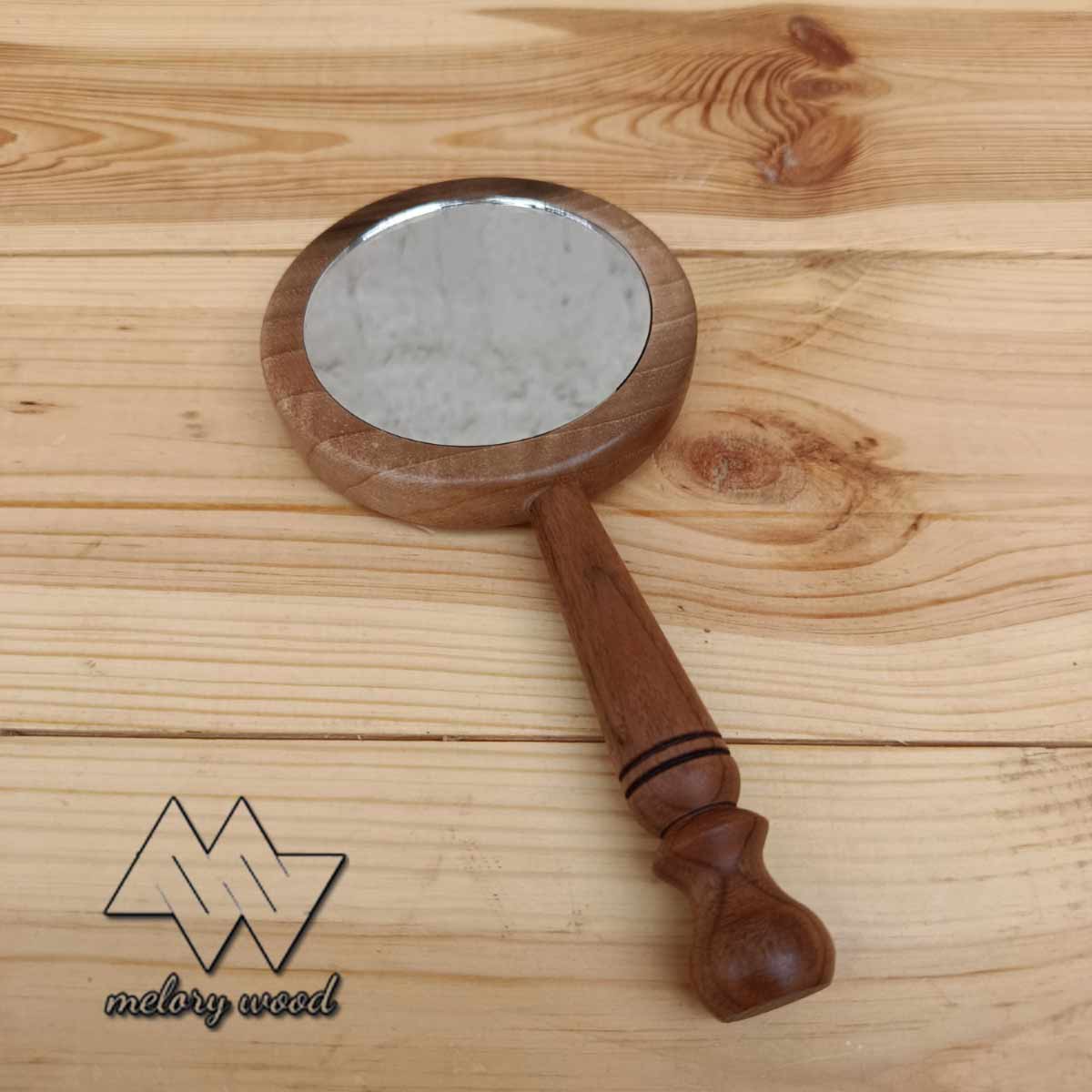 آینه دسته دار کوچک چوب گردو کد g08 — تصویر ۳