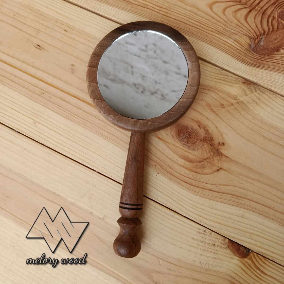 آینه دسته دار کوچک چوب گردو کد g08 — تصویر ۴