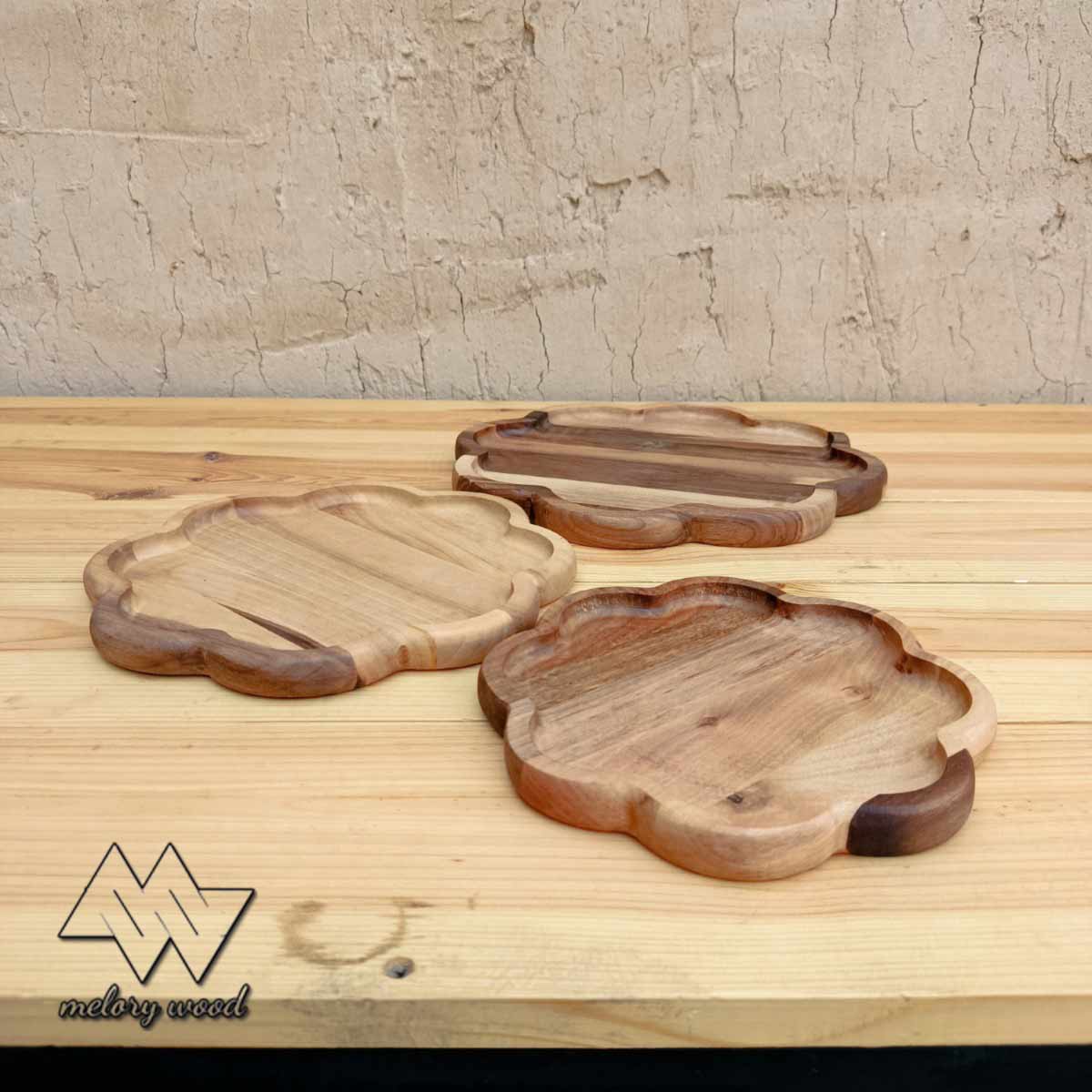سینی چوب گردو طرح گل سه سایز کد d505 , d506 , d507 — تصویر ۳