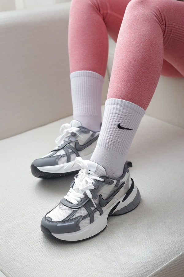 کتونی اسپرت زنانه نایکی وی تو کی Nike V2K وارداتی | کد L3051 – SP8106A — تصویر ۴