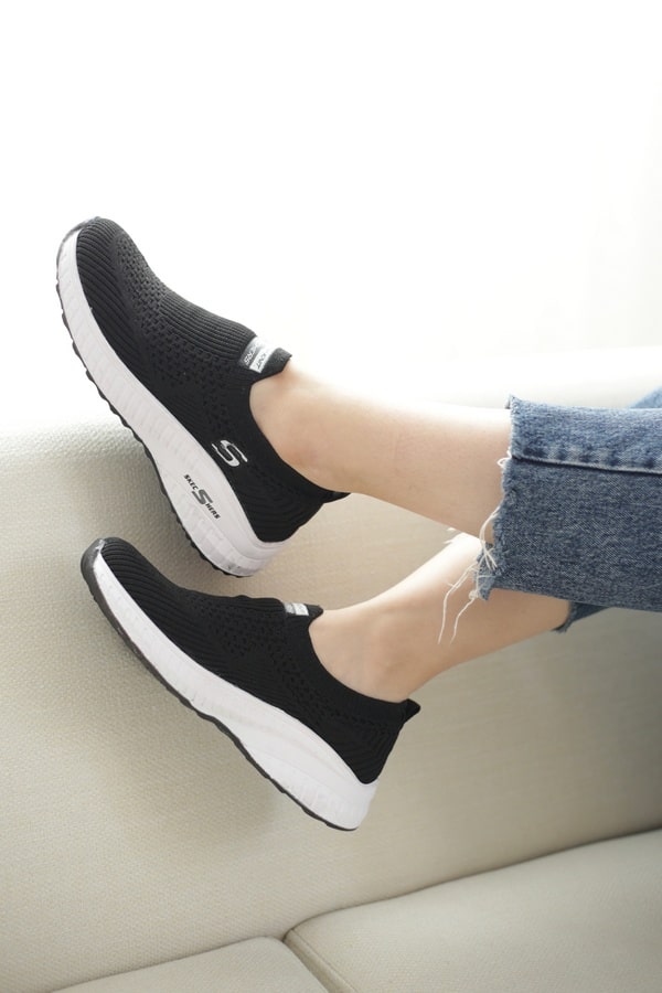 کتونی جورابی مدل اس بافتی زنانه skechers — تصویر ۲