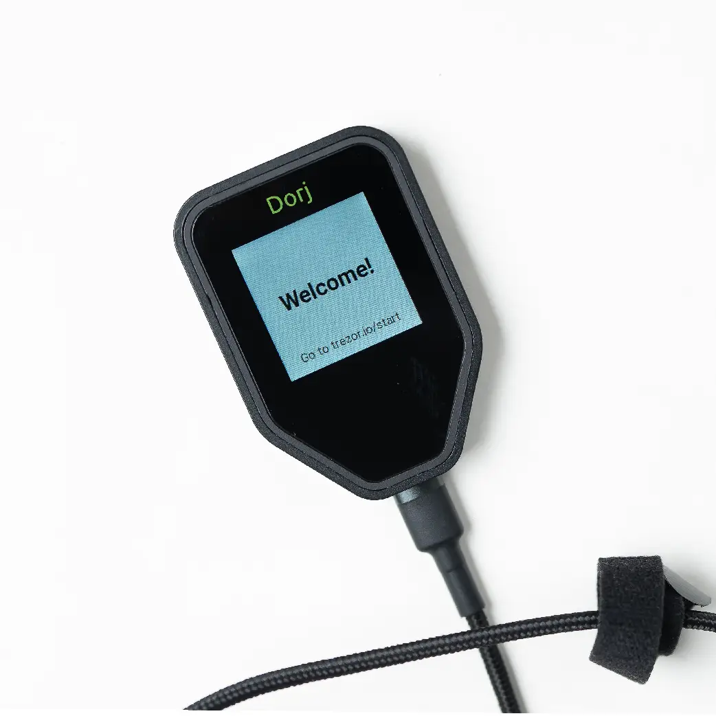 کیف پول سخت‌افزاری درج T برگرفته از Trezor T- ارسال فوری — تصویر ۵
