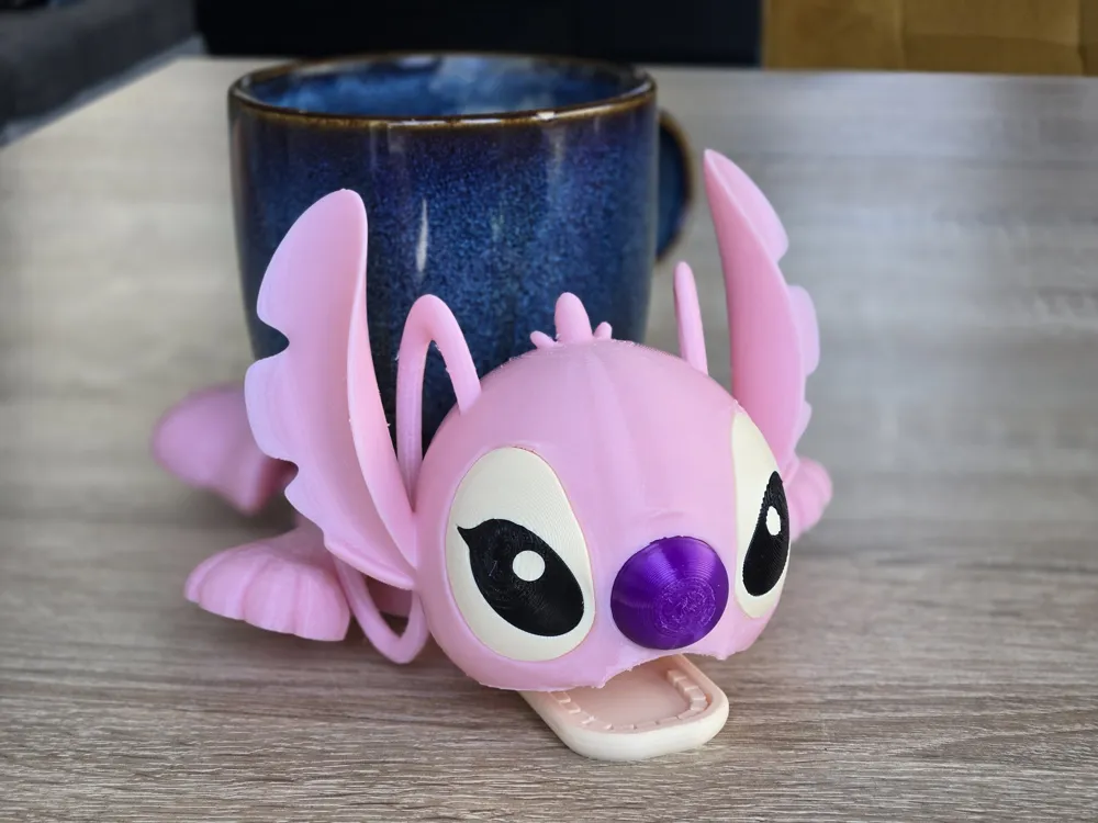 🌀 زیرلیوانی طرح استیچ Stitch – بامزه، خاص و کاربردی! — تصویر ۴