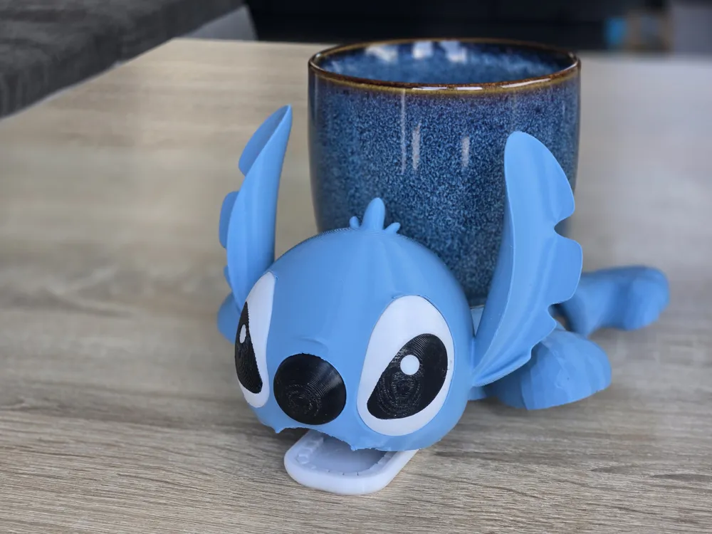 🌀 زیرلیوانی طرح استیچ Stitch – بامزه، خاص و کاربردی! — تصویر ۳