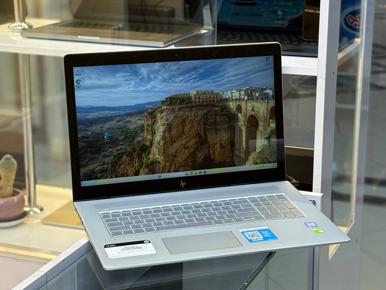 لپ تاپ HP Envy 17 i7(7500U) 16GB-256SSD-Nvidia 940MX 2GB Touch