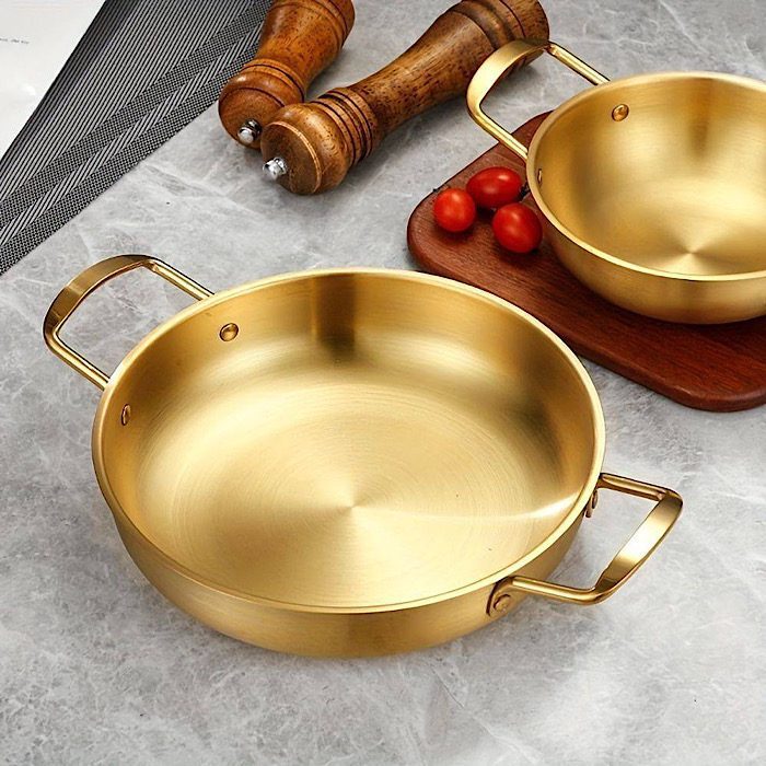 تابه سرو استیل طلایی گرد دو دسته در سه سایز موجود — تصویر ۲