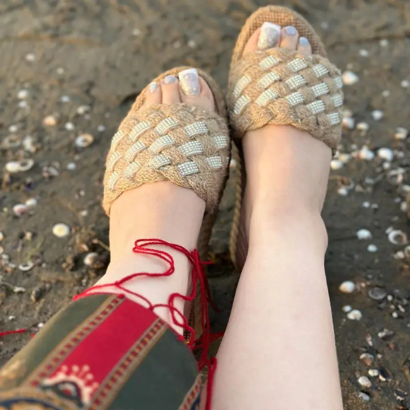 صندل لژدار کنفی زنانه نگینی