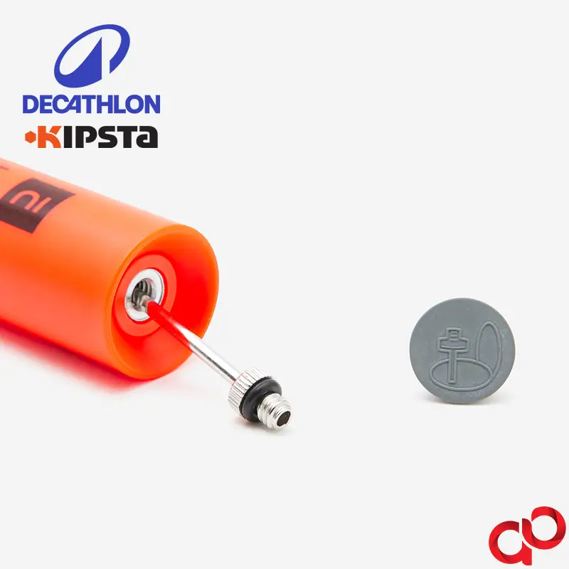 تلمبه دستی دکتلون مدل Essential Ball Pump به همراه یک بسته سوزن تلمبه Kipsta — تصویر ۶