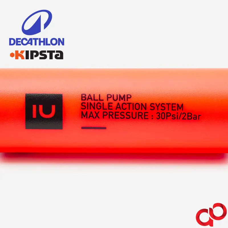 تلمبه دستی دکتلون مدل Essential Ball Pump به همراه یک بسته سوزن تلمبه Kipsta — تصویر ۳