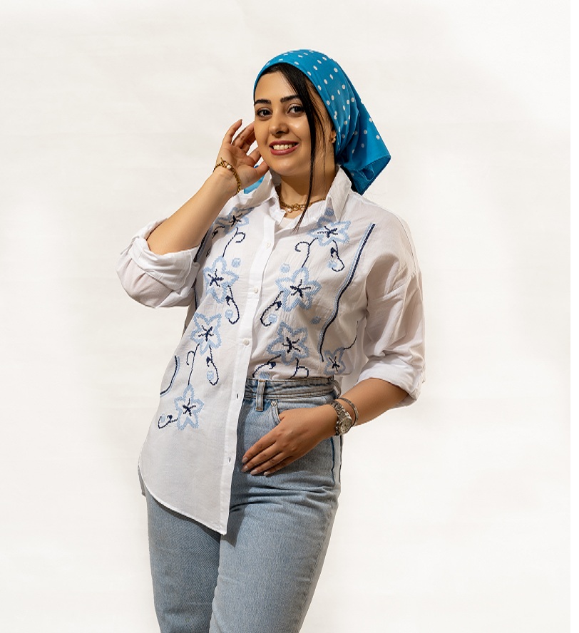 شومیز گلدوزی نخی ترک رنگ آبی طرح نیلوفر