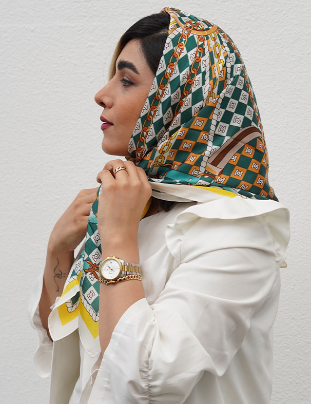 روسری ساتن ابریشم رنگ سبز السا — تصویر ۲