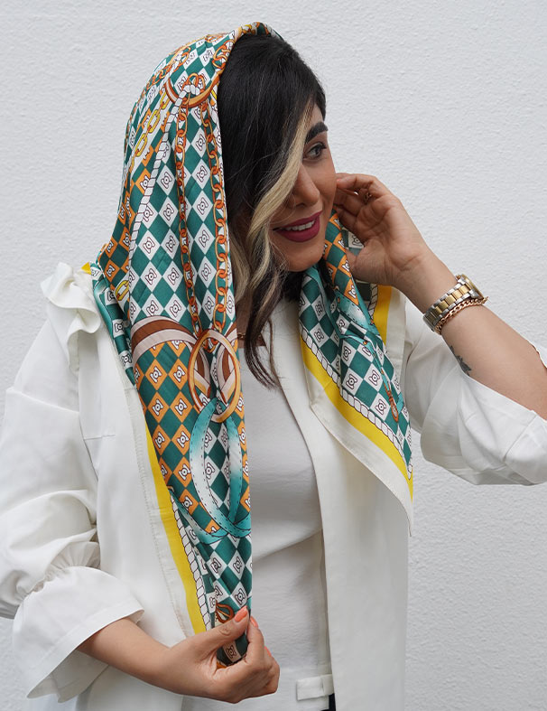 روسری ساتن ابریشم رنگ سبز السا — تصویر ۴