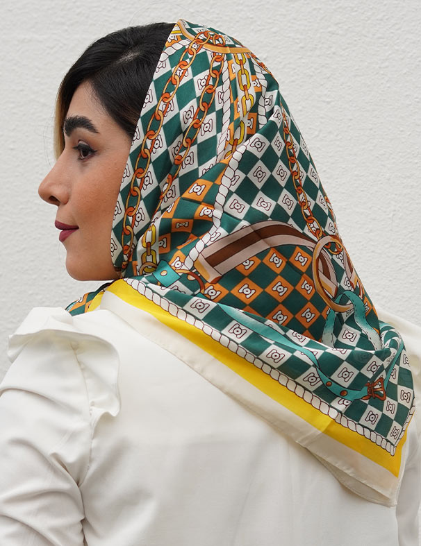 روسری ساتن ابریشم رنگ سبز السا — تصویر ۳