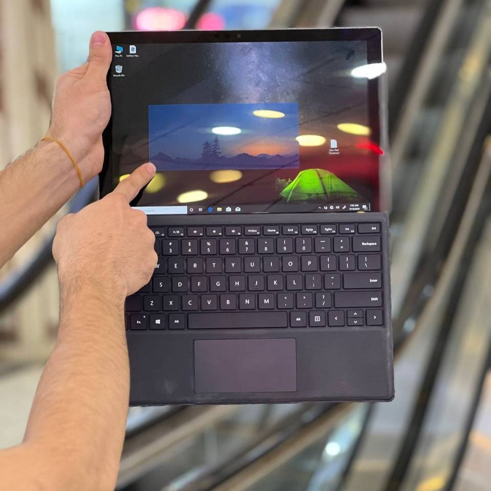 تبلت 12 اینچی سرفیس مایکروسافت مدل Surface Pro 5 LTE: i5 7300U-8GB-256GB SSD-Intel سیمکارت خور (همراه کیبورد) — تصویر ۵