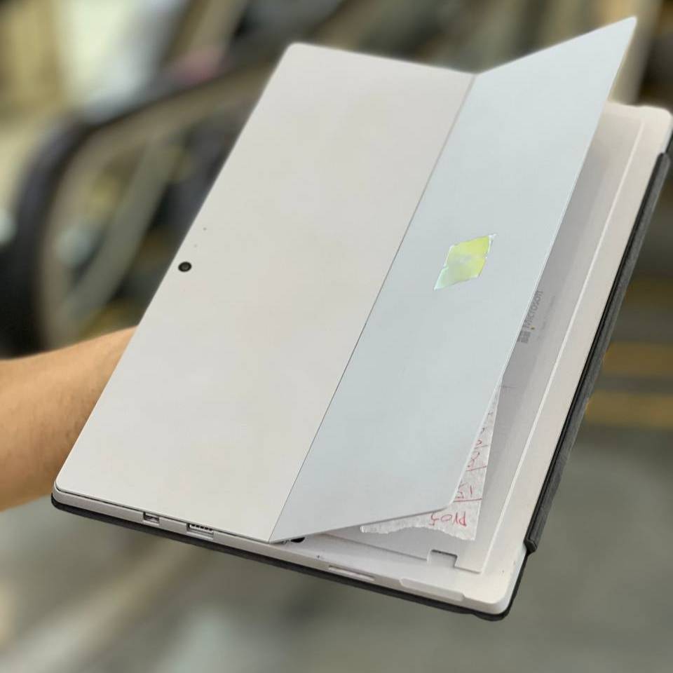 تبلت 12 اینچی سرفیس مایکروسافت مدل Surface Pro 5 LTE: i5 7300U-8GB-256GB SSD-Intel سیمکارت خور (همراه کیبورد) — تصویر ۷