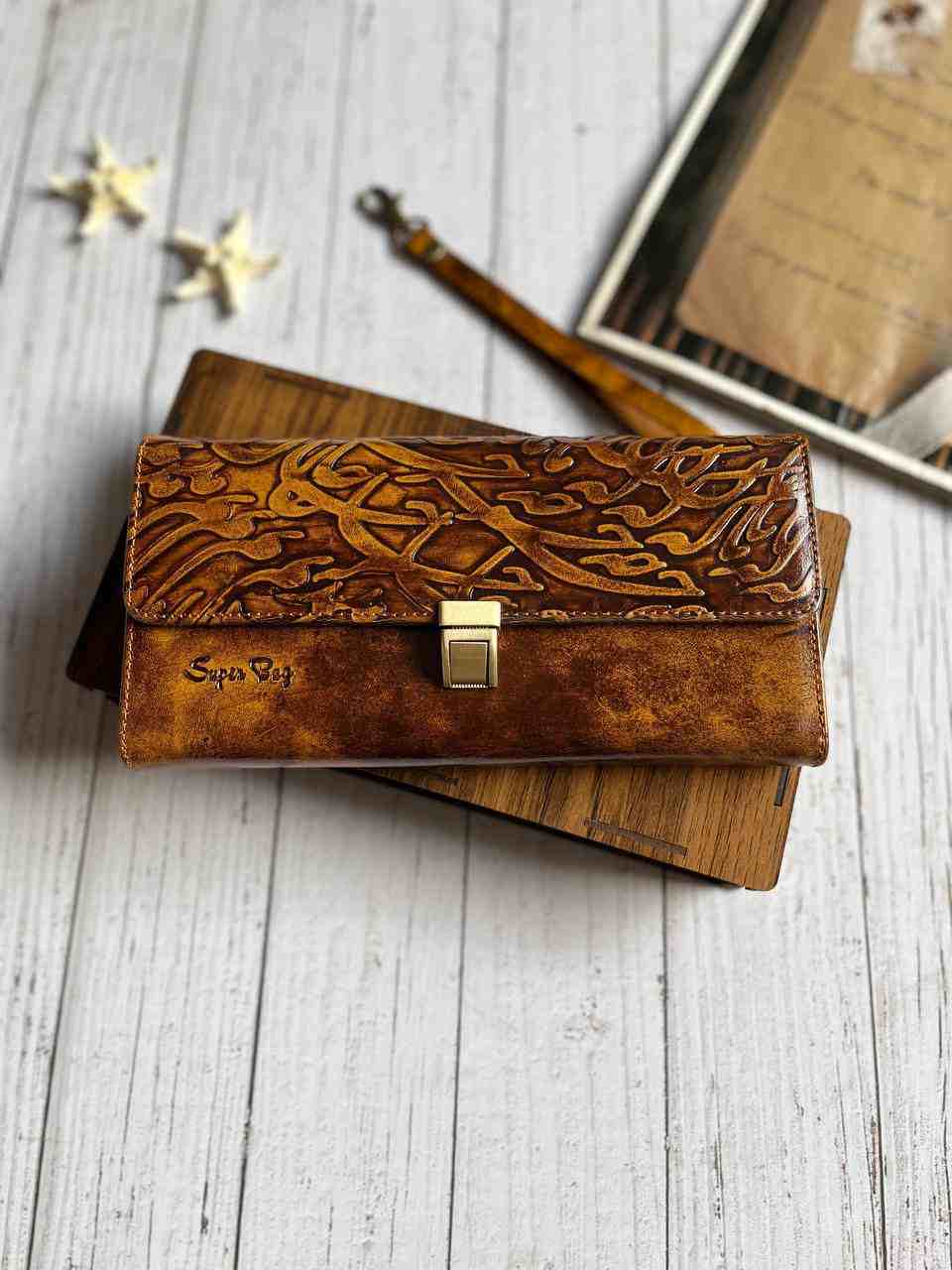 کیف پول دستی چرم گاوی دسترنگ طرح دار