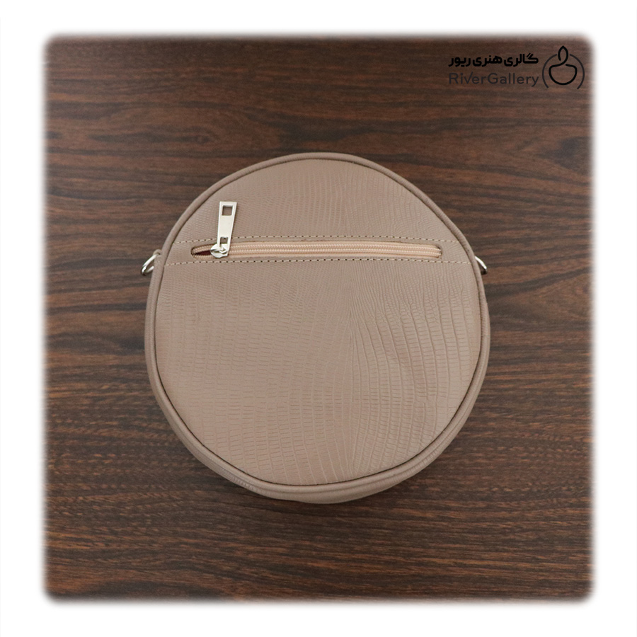 کیف دوشی چرم طبیعی مهتاب با طرح گلیم — تصویر ۴