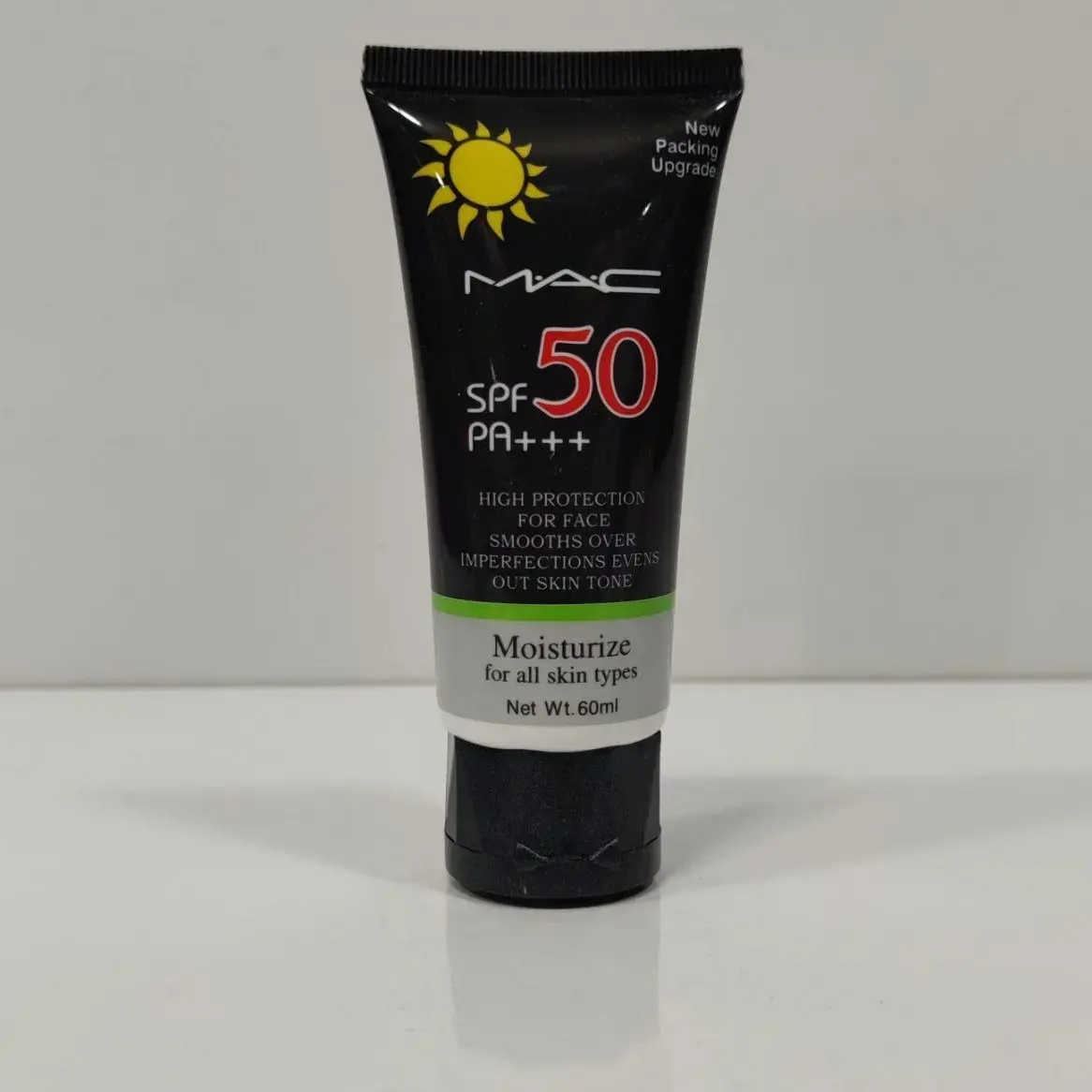 ضد آفتاب بی رنگ مک SPF 50 PA+++ مرطوب کننده برای انواع پوست Net Wt 60m — تصویر ۸