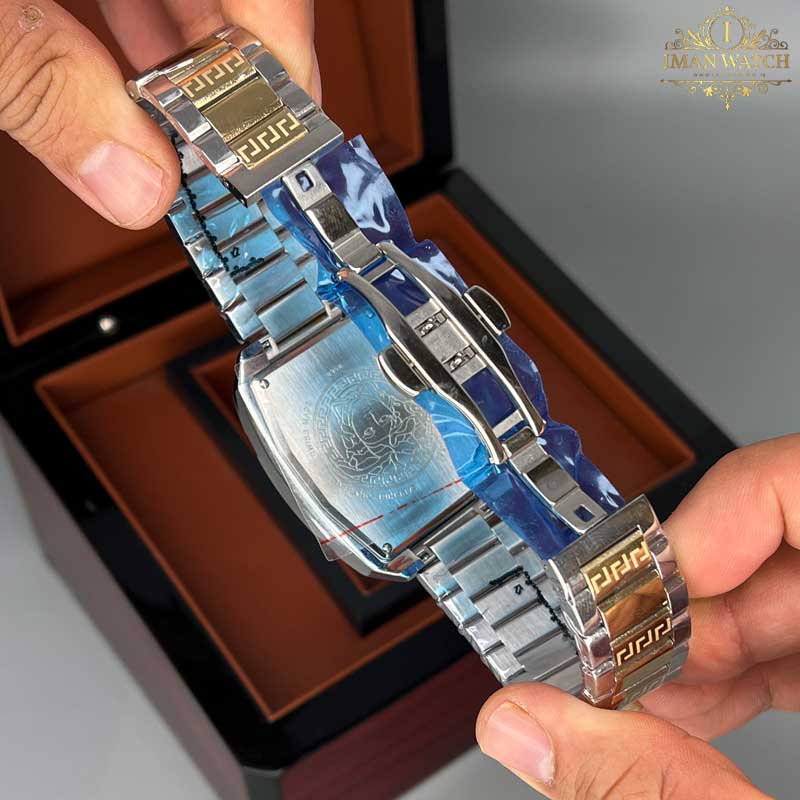 ساعت مچی ورساچه مردانه دو رنگ طلایی صفحه مشکی 9873 Versace — تصویر ۴
