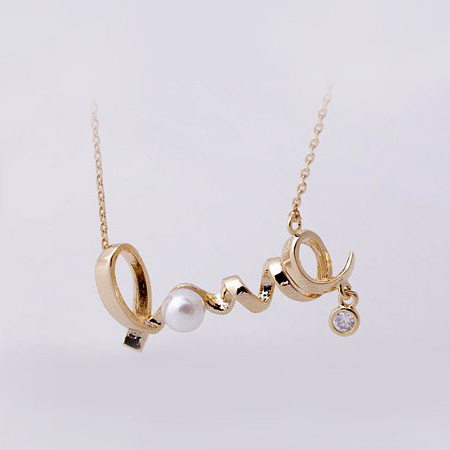گردنبند طرح Love