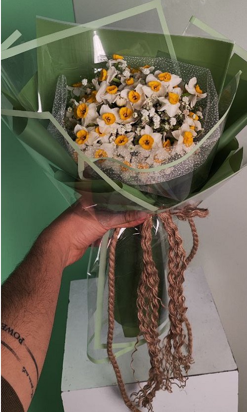 دسته گل روز پدر نرگس کنف دار – 0010