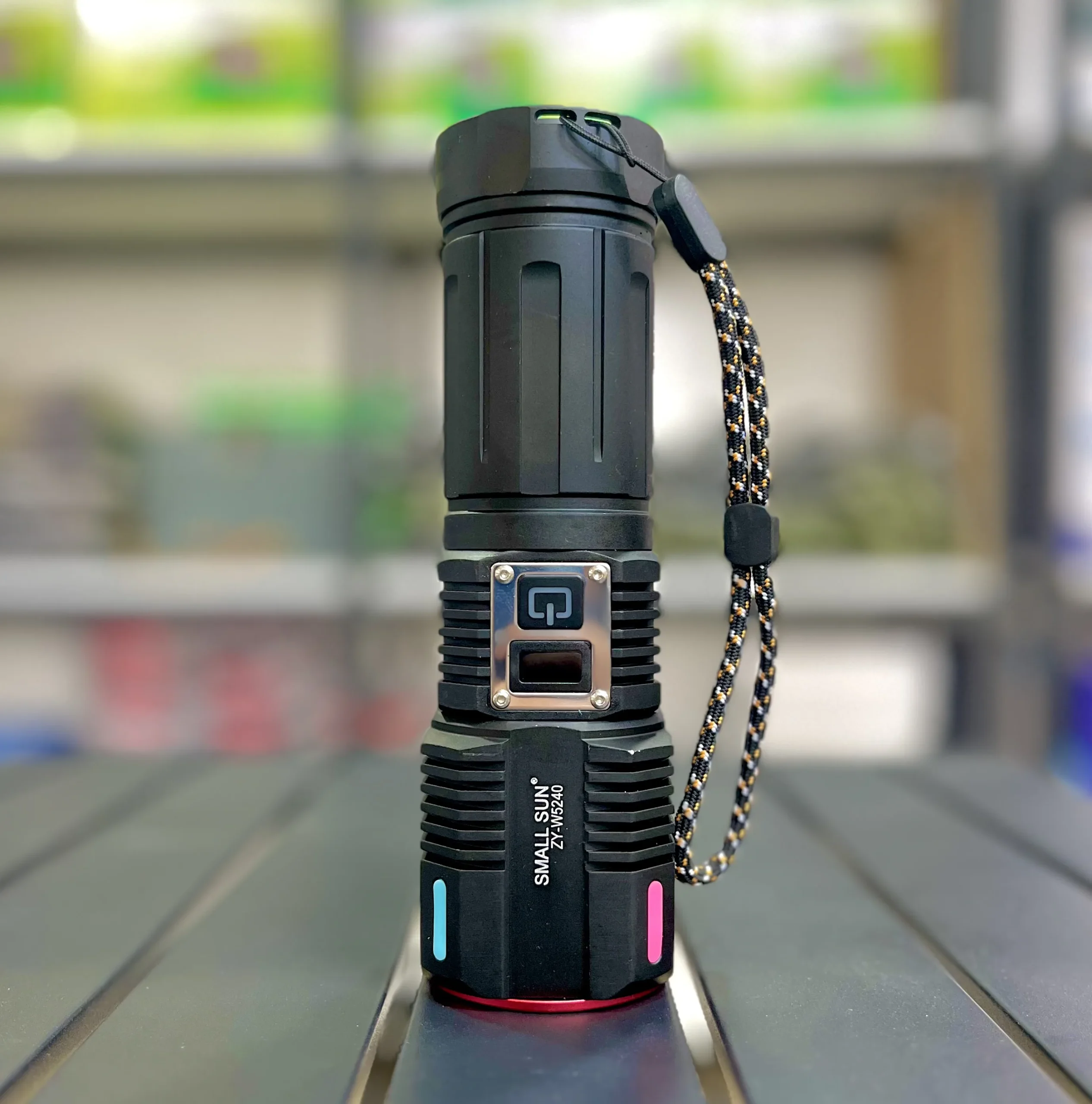 چراغ قوه اسمال سان مدل ZY-W5240 | چراغ قوه پرنور و برد بالا — تصویر ۶