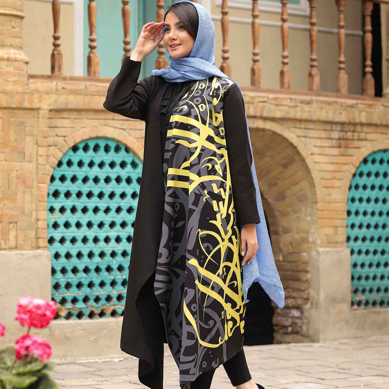 مانتو خطاطی شیدا رنگ مشکی — تصویر ۲