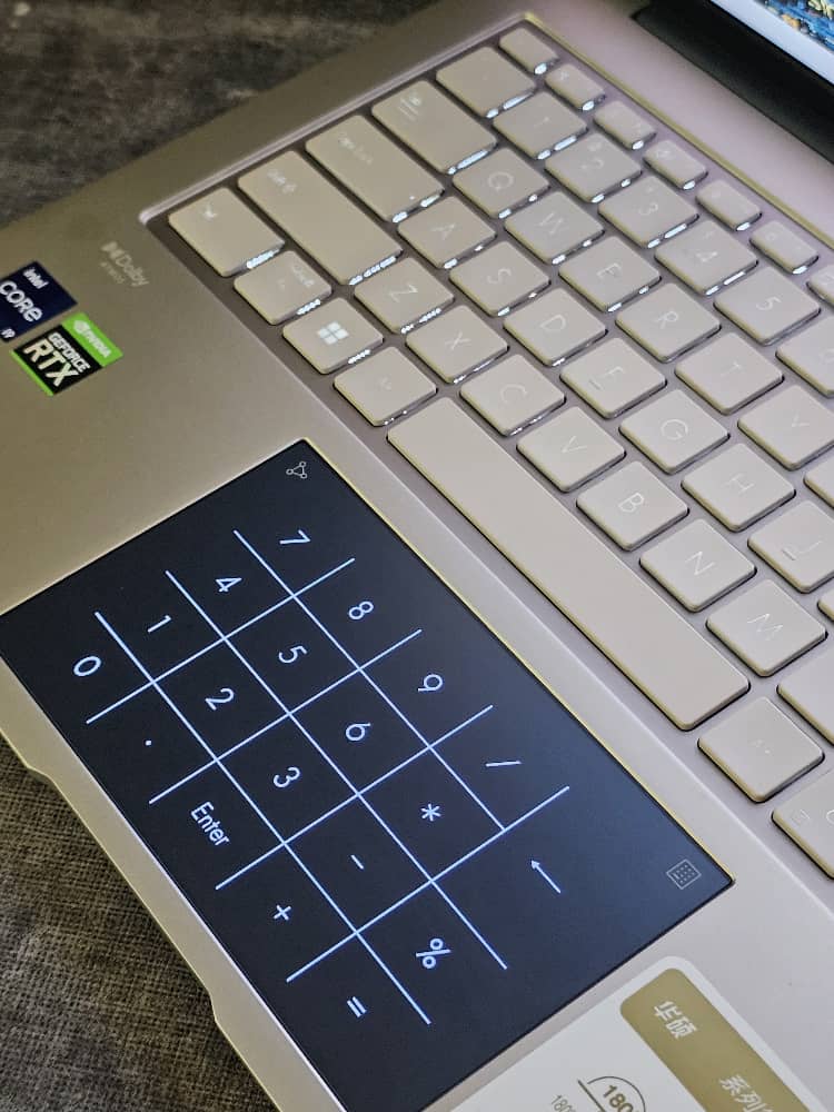 ASUS ZENBOOK UX3404 CORE I9-13900H 4GB RTX 2050 OLED