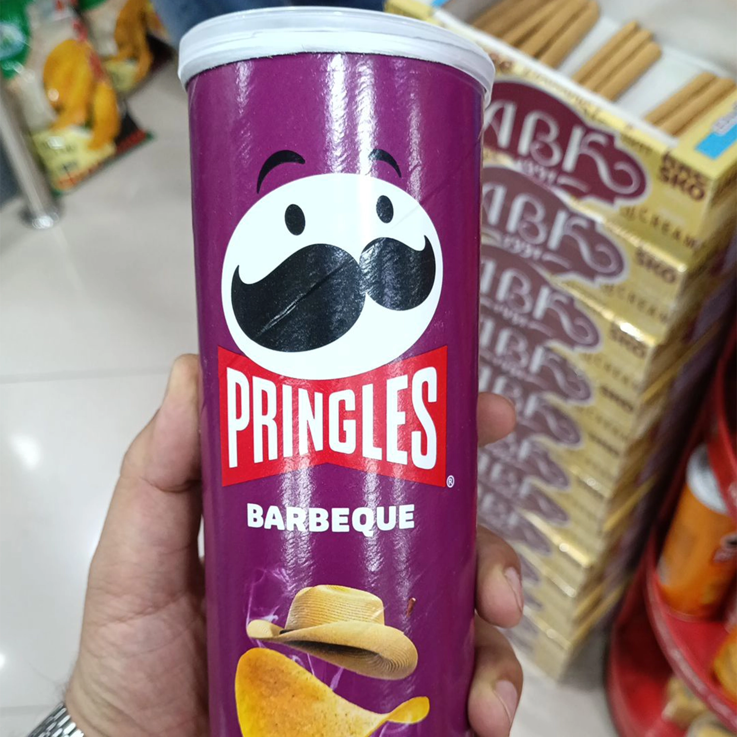 چیپس پرینگلز Pringles با طعم سس باربکیو Barbeque حجم 165 گرم — تصویر ۳