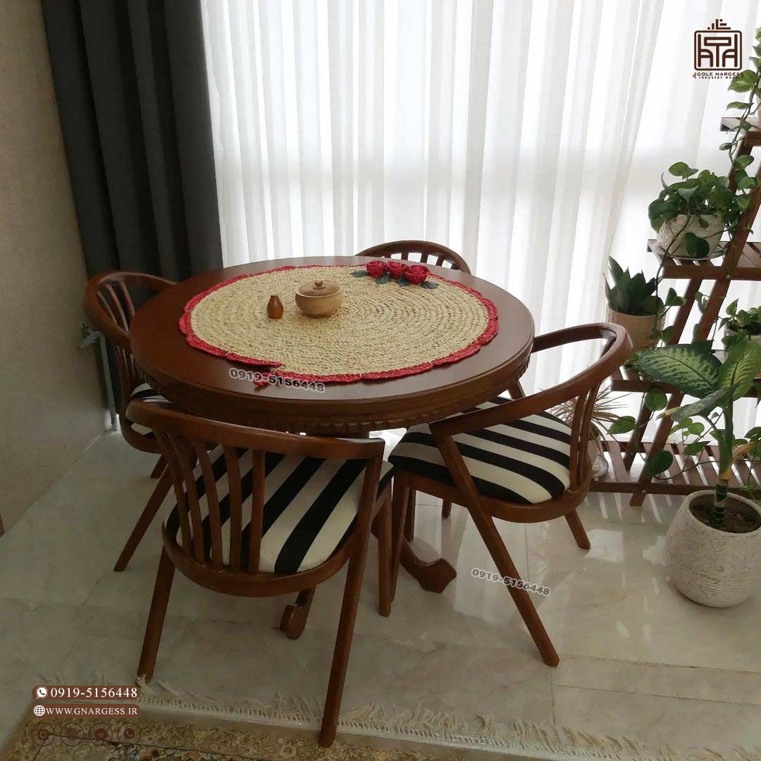 میز غذاخوری چوبی گرد پایه صدفی عروس با صندلی دسته دار سبدی راش