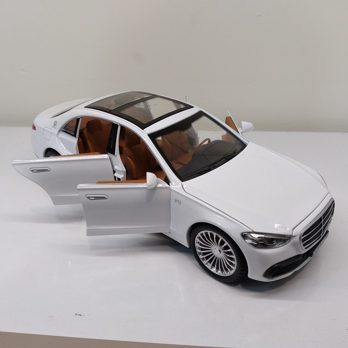 ماشین بازی مدل بنز طرح s600 — تصویر ۴