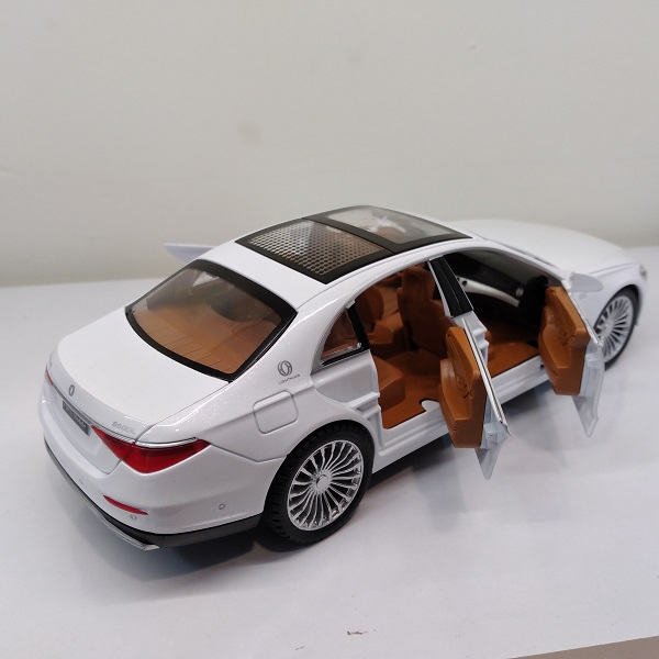 ماشین بازی مدل بنز طرح s600 — تصویر ۵