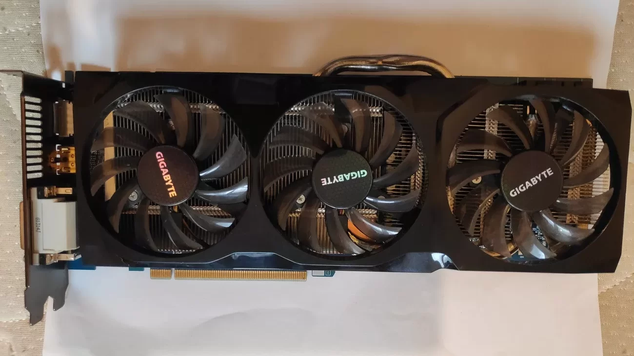 کارت گرافیک گیگابایت Gigabyte Radeon HD 6970 OC 2GB – کار کرده